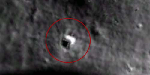 Pesawat Ruang Angkasa Alien Ditemukan di Bulan