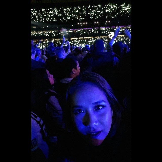 BCL dengan latar panggung Beyonce