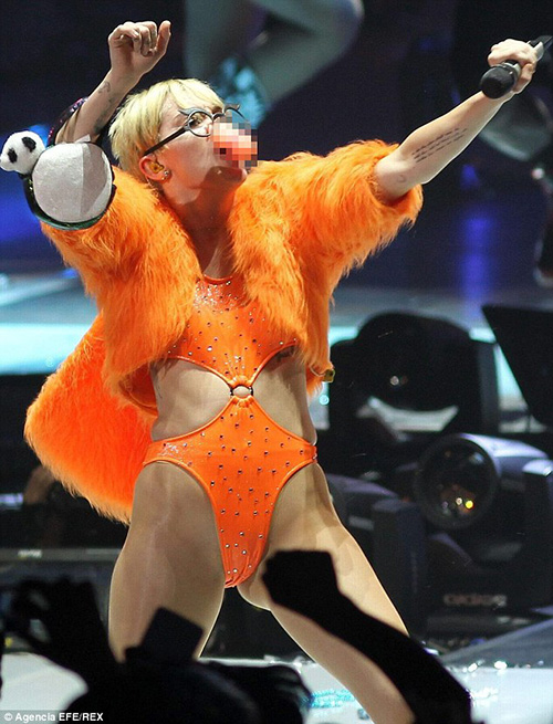 Miley Cyrus hidung penis