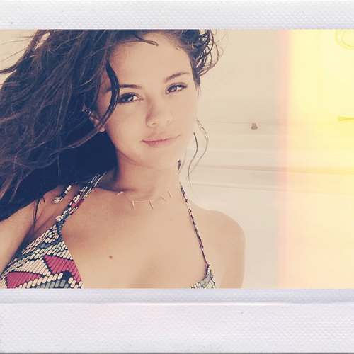 Selena Gomez selfie seksi