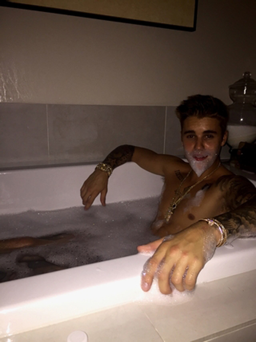 Justin Bieber telanjang saat mandi
