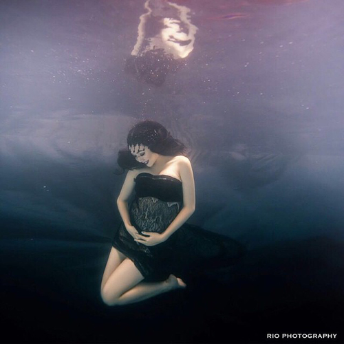 foto hamil Gisel underwater keren