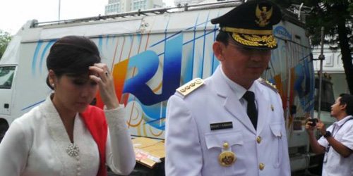 jokowi oleh pelantikan ahok didampingi dalam pelantikan DKI istrinya Gubernur Rabu Jakarta, Ahok jokowi oleh pelantikan ahok didampingi dalam pelantikan DKI istrinya Gubernur Rabu Jakarta, Ahok