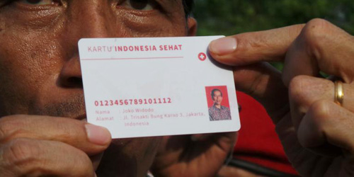 http://www.solusijadikaya.wordpress.com / KAMI PUSAT ... Presiden Jokowi Luncurkan Dua Kartu Sakti: KIP dan KIS ...