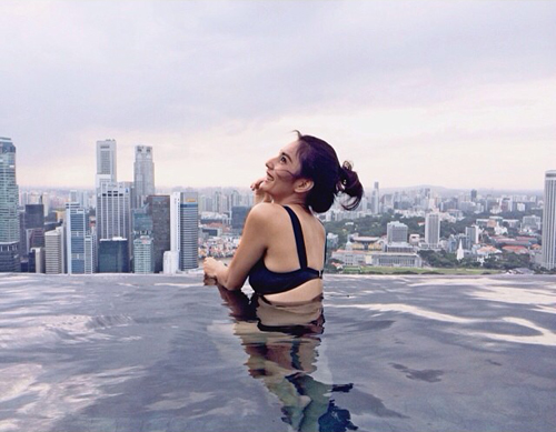 Tyas Mirasih pakai bikini seksi