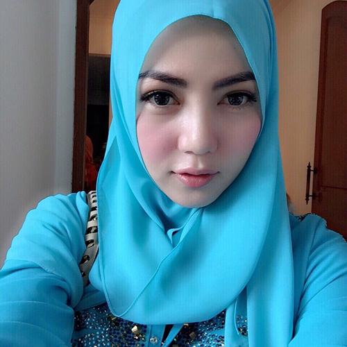 Bella Shofie tampil cantik berhijab