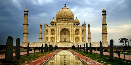 Taj Mahal Makin Menguning Kena Asap Pembakaran Kotoran Sapi