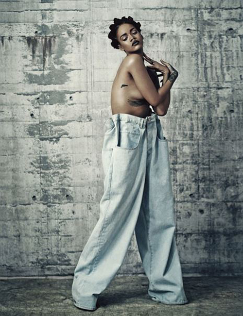 Rihanna topless bugil seksi di majalah i-D magazine