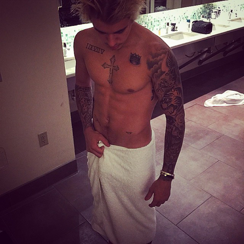 Justin Bieber ditawari jadi bintang porno gay karena foto six pack ini