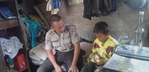 'Bripda Taufik' Polisi Sederhana Yang Tinggal Di Bekas Kandang Sapi