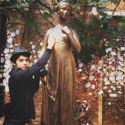 Foto: Heboh! Al Ghazali Nekat Pegang Payudara 'Wanita' Ini HorasSumutNews.com - Berita Terkini Terbaru Hari Ini - Al Ghazali memang selama ini terkenal cool dan pendiam. Namun ketampanan putra sulung Ahmad Dhani dan Maia Estianty ini memang tak terbantahkan. Entertaiment, 