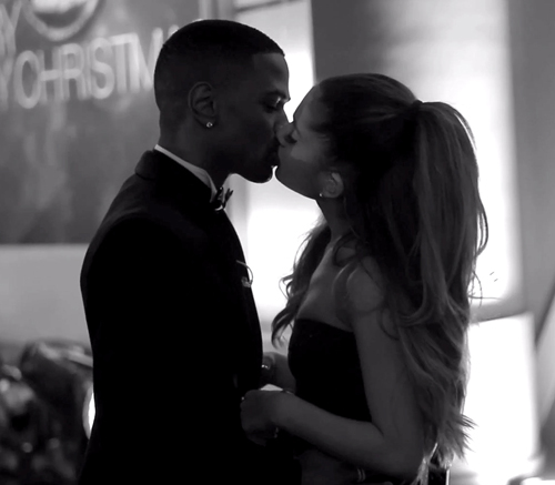 Ariana Grande dan Big Sean ciuman mesra