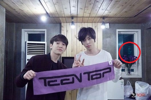 penampakan di foto niel teen top hantu
