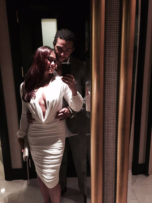 Agnes Monica dipeluk pria bule Devin Wiggins