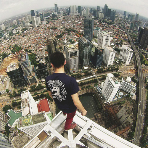 Arief Fandy selfie maut dari atas gedung tinggi jakarta
