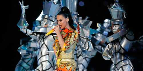 Aksi Spektakuler Katy Perry di Super Bowl XLIX