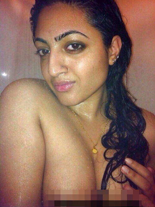 foto bugil telanjang seksi hot Radhika Apte keren