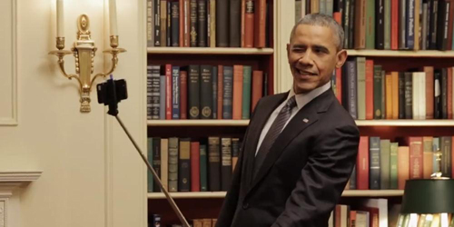 Gaya Kocak Barack Obama Selfie Pakai Tongsis