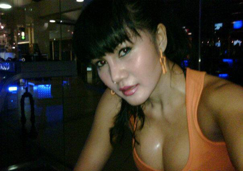 Foto Hot Novita Sari Seksi Dan Menggoda 9