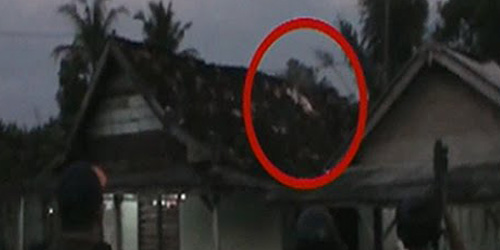 Video Begal Sakti Dikepung Polisi Hilang di Atap Rumah Warga