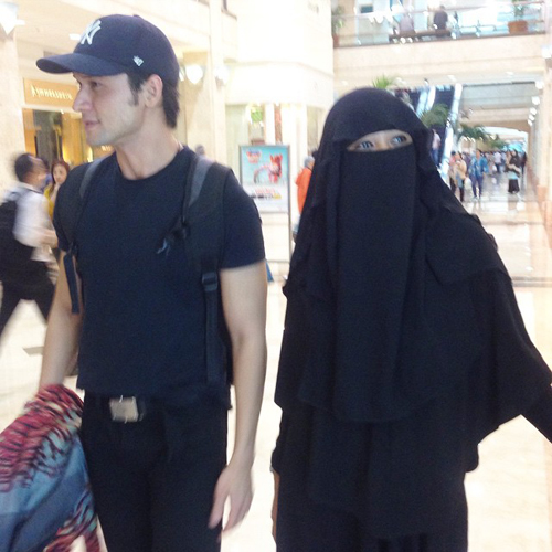 indra bruggman dan wanita bercadar