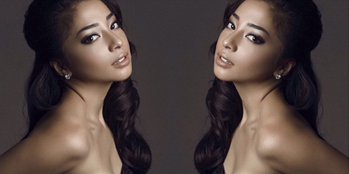 Foto: Pose Yoga Seksi Nikita Willy