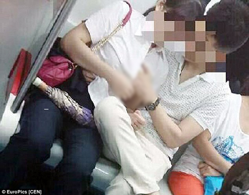 Hasil gambar untuk mesum dikereta
