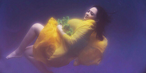 Foto Kehamilan Keren Nagita Slavina di Bawah Air - 3