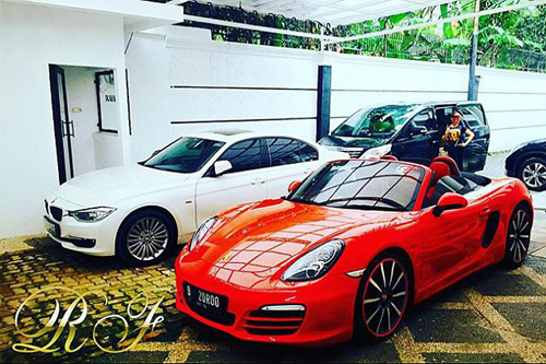 mobil mewah roro fitria