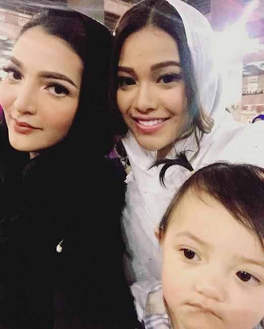 ashanty dan aurel hermansyah berkerudung