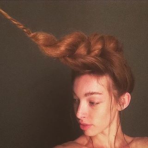 Rambut Model Unicorn atau bertanduk Joshua Congrave @Instagram.com/josh_congreve