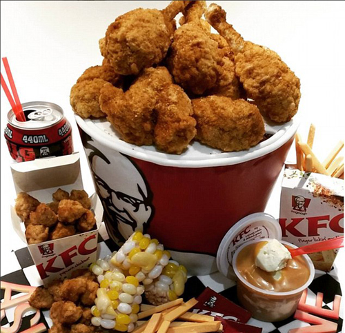 Branka Njegich buat makanan KFC dari cake @instagram.com/brankanjegich