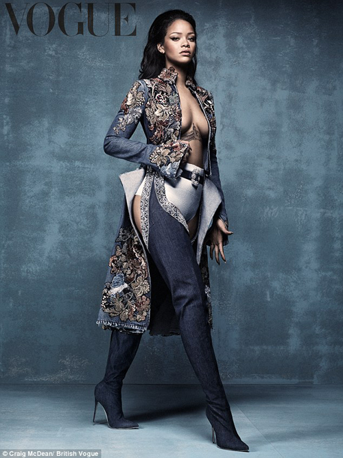rihanna seksi pamer payudara