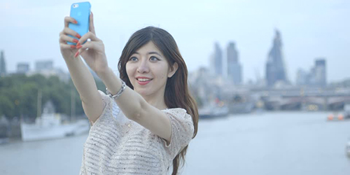 Absen Kerja Tapi Pamer Selfie, Cewek Tiongkok Dipecat