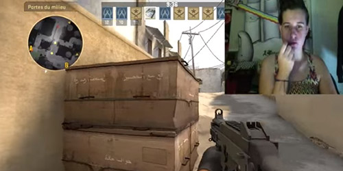 Keren, Cewek Ini Main Counter Strike Pakai Lipstik