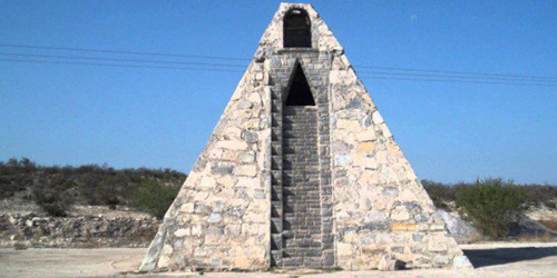 Petani Meksiko Bikin Piramida 6,7 Meter Pesanan Alien