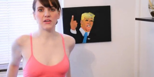 Video: Heboh! Wanita Lukis Donald Trump Pakai Payudara