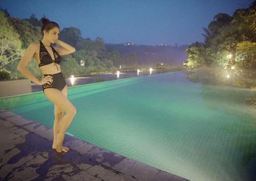 tyas mirasih hot pakai bikini
