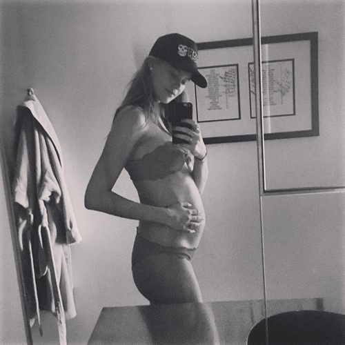 Behati Prinsloo @instagram.com/behatiprinsloo