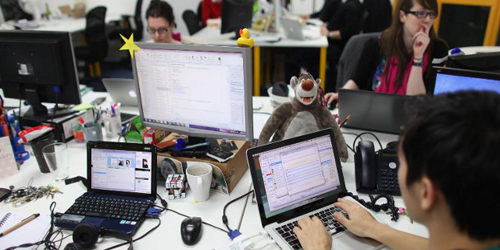 Awas! Meja Kerja di Kantor Jadi Sarang Bakteri