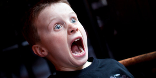 Tips Menenangkan Anak yang Bisa Melihat Hantu