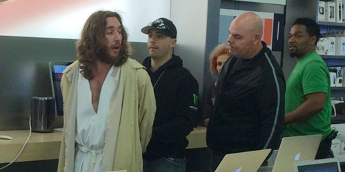 Yesus Gadungan Ditangkap Usai Bikin Onar di Apple Store