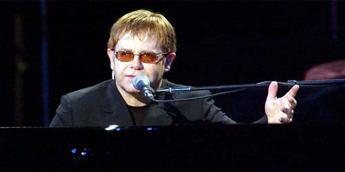 Batal Tahun ini, Konser Elton John Diundur 17 November 2012