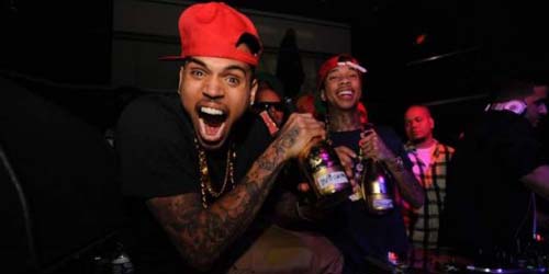 Chris Brown Mencuri iPhone Penggemar