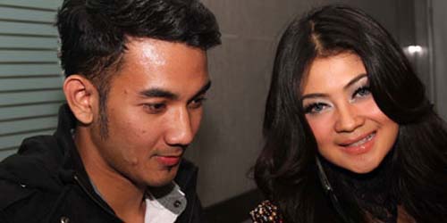 Ini Dia Pacar Baru Indah Dewi Pertiwi Ini Dia Pacar Baru Indah Dewi Pertiwi