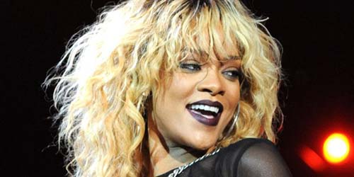 Rihanna dan Kekasih Chris Brown Perang Twitter! Rihanna dan Kekasih Chris Brown Perang Twitter!
