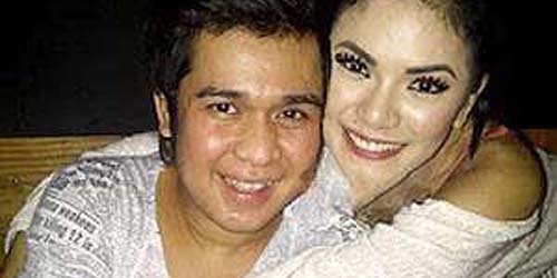 Ups! Olga Syahputra Dicium Nikita Mirzani Ups! Olga Syahputra Dicium Nikita Mirzani