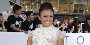 Agnes Monica Tampil Cantik dan Seksi Di Premier Film Tom Cruise