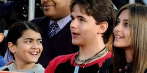 Anak dan Ibu Michael Jackson Tuntut AEG Live Rp 388 Triliun