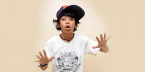 Beredar Foto Bastian Coboy Junior Cium Fans Wanita